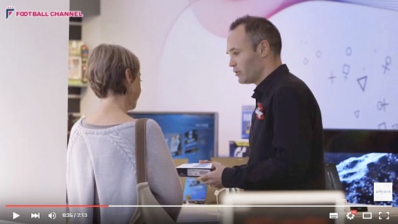 イニエスタは世界一“街に馴染む”サッカー選手？　過去にはあの企業の販売員もこなしていた！