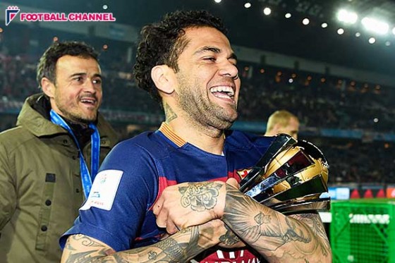 D・アウベスが偉業達成！　"サッカーの王様"に並ぶ29回目のタイトル獲得へ