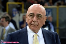 本田、既定路線から一転。ウイング主体に限界のミラン、ポゼッションに回帰へ。予感漂う“運命の変化”