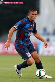 甲府、序盤は不振もバレーら獲得で帳尻合わせる。GM兼任監督で残留達成【2015年通信簿】