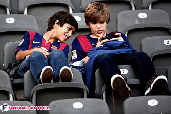 子どもでも宿敵との2ショットはNG! U-12バルサ、ラウール氏との撮影拒否