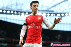 アーセナル、昨季と同じ陣容で首位快走。12年ぶりのリーグ制覇へ【欧州主要クラブ中間査定】