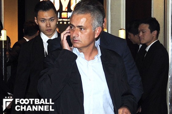 モウリーニョが中国に登場。チェルシーユニへのサイン要求も快く応じる