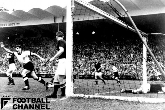 ジルドライヤーがFIFA会長に就任した年である1954年のW杯スイス大会では、第二次大戦後東側と分断された西ドイツが優勝した