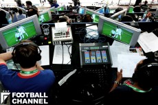 実況・解説陣の語りはテレビ中継の重要な構成要素となっている【写真:Getty Images】