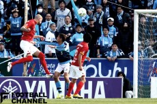 大井がひとりで2枚をマークしなければならない状況になり、シモビッチにヘディングを許してしまった