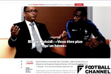 マテュイディ（右）と対談したトゥーラバリー氏（左）