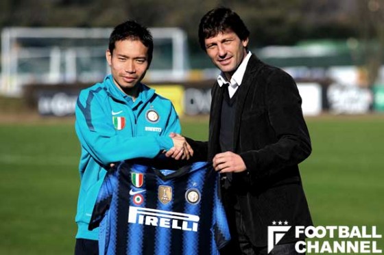 長友（左）にとってインテルで最初の監督となったレオナルド（右）