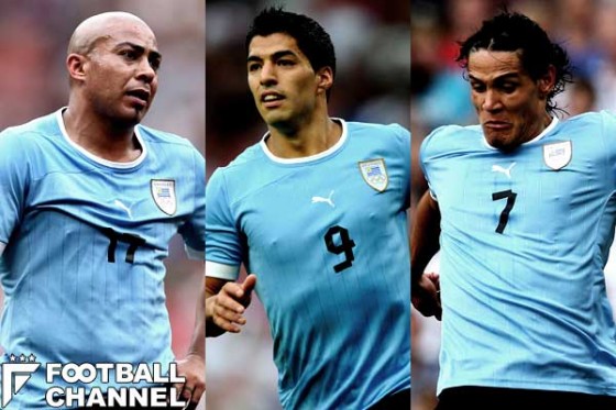 左からアルバロ・リオス、ルイス・スアレス、カバーニ