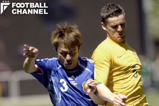 加地亮の負傷を受けてオーストラリアに出場した駒野友一（左）