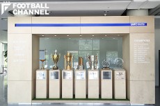 並べられたトロフィー