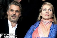 ヴァンサン・ラブルーヌ前会長（左）と現オーナーの、マルガリータ・ドレイフュス氏（右）