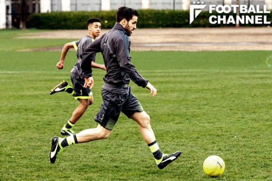 パサーにとって足元の安定感は強力な助けとなる