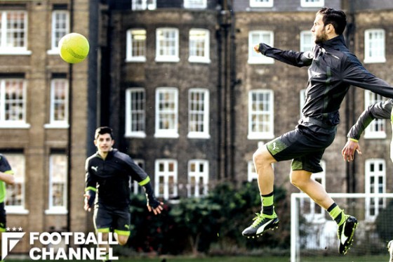 エヴォタッチの安定したフィット感、グリップ力はプレーメーカーの助けとなる