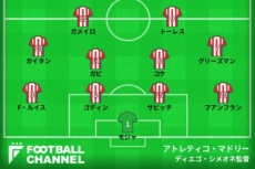 3人の選手交代を終えたアトレティコのイレブン。コンパクトにしつつ前線からプレッシングをかけ、バルセロナを苦しめた。