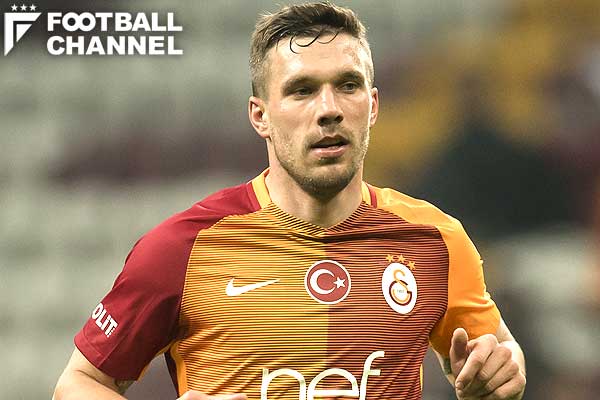 日本でオリバー・カーンのような人気者になる」。地元紙もポドルスキを 日本でオリバー・カーンのような人気者になる」。地元紙もポドルスキを