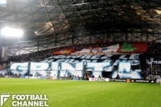 マルセイユは熱狂的なサポーターが多いことで知られ、プレーする選手は強烈なプレッシャーを受けることになる