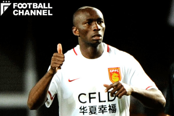 現在は中国の河北華夏幸福でプレーするステファン・ンビア