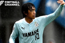 ジュビロ磐田のMF中村俊輔。セットプレーの2得点を生んだほか、3点目の起点にもなった