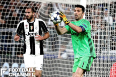 ジョルジョ・キエッリーニ(左)やジャンルイジ・ブッフォン(右)らはB時代や低迷期にもクラブを去らなかった