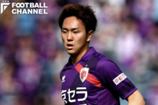 京都サンガのMF吉野恭平。闘莉王が前線にいることで積極果敢に攻め上がれるようになっている