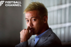 開幕戦は欠場となり、スタンドから試合を観戦した本田