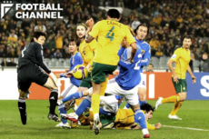 南アフリカW杯出場を決めた後のオーストラリア戦では“天敵”ケーヒルに2ゴールを奪われ日本は1-2で敗れた