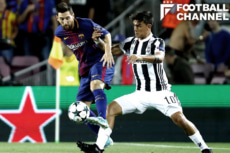 メッシ(左)との比較で試合前は散々現地メディアに持ち上げられていたディバラ(右)だったが…