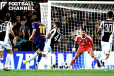 ユベントス戦ではスアレスとのワンツーからシュートを放ったメッシ