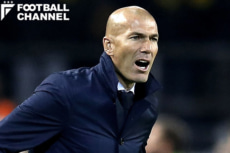 レアル・マドリーのジネディーヌ・ジダン監督。起用する選手に合わせてチームのオプションを増やしている