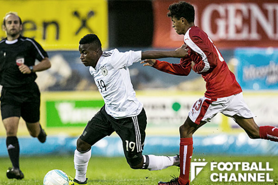 U-16ドイツ代表のユスファ・ ムココ（左）