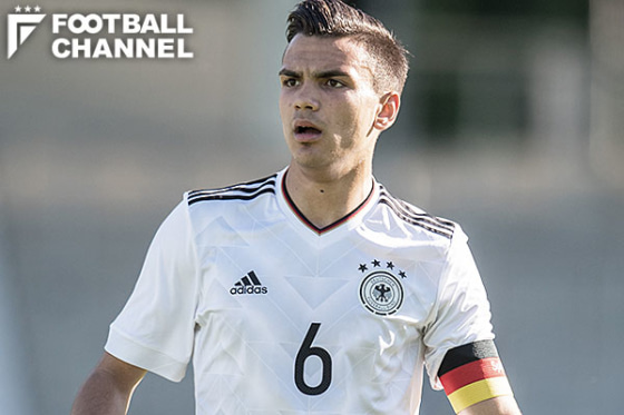 アタカン・アカイナク