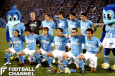 2003年からジュビロ磐田で定位置を確保した前田遼一。藤田俊哉、名波浩ら錚々たる選手たちがチームメイトだった