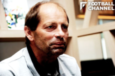 インタビューにはすべて日本語で応じてくれたエンゲルス氏