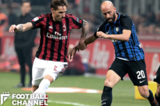 4-2-3-1のトップ下で起用されたボルハ・バレロ（右）