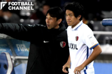 金崎夢生（右）との一件が日本代表招集に影響したことについて、石井氏（左）は責任を感じているという