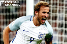 イングランド代表ではキャプテンマークを巻いたケイン