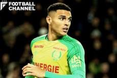 シャプロン主審に蹴られたナントDFジエゴ・カルロス