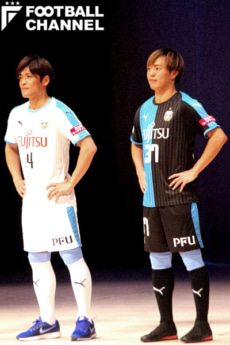 大久保は4番、齋藤は37番を背負うことになった