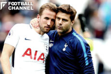 マウリシオ・ポチェッティーノ監督（右）との出会いでケイン（左）の才能は覚醒した