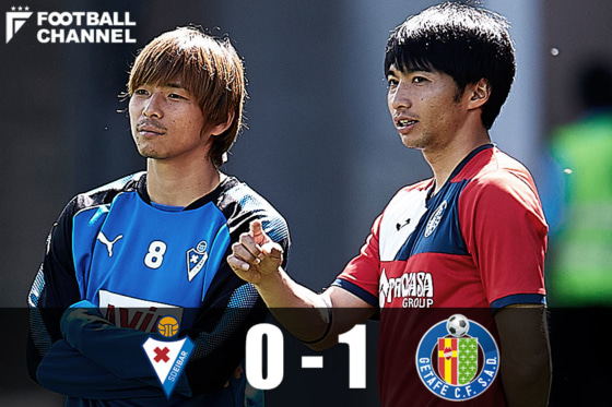 エイバルの乾貴士（左）とヘタフェの柴崎岳（右）