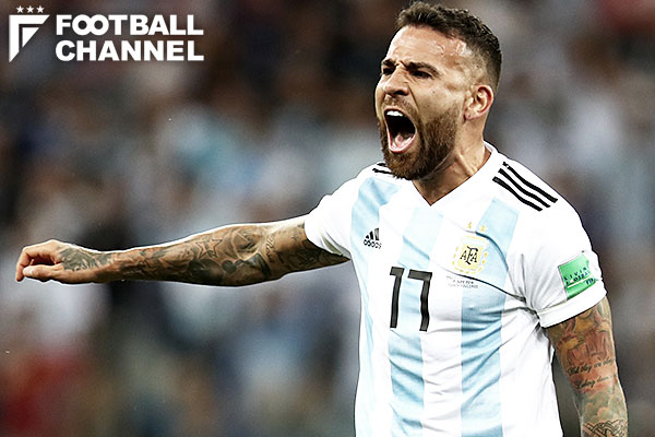 あわや大惨事 頭を狙った 危険プレー に物議 馬鹿げた行為 なぜレッドではなかった ロシアw杯 フットボールチャンネル