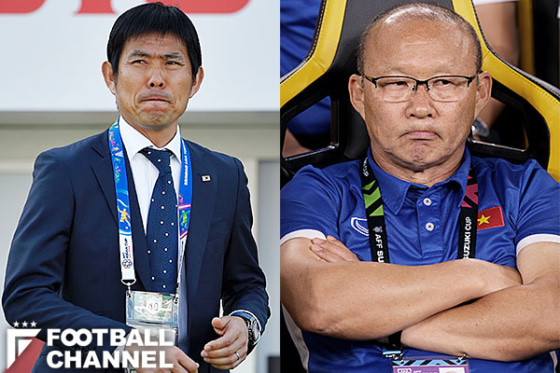 日本代表を率いる森保一監督（左）とベトナム代表を率いるパク・ハンソ監督（右）