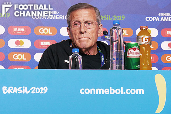 オスカル・タバレス監督