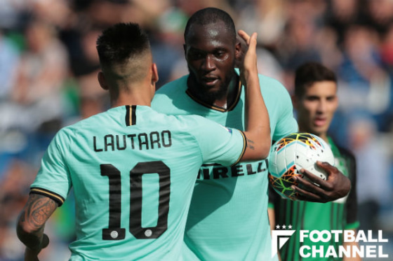 2得点のラウタロ・マルティネス（左）とロメル・ルカク