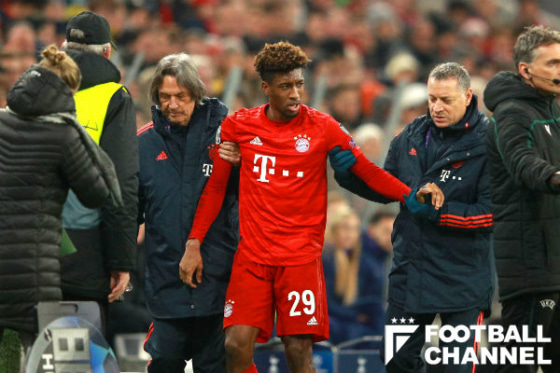 キングスレイ・コマン（中央）