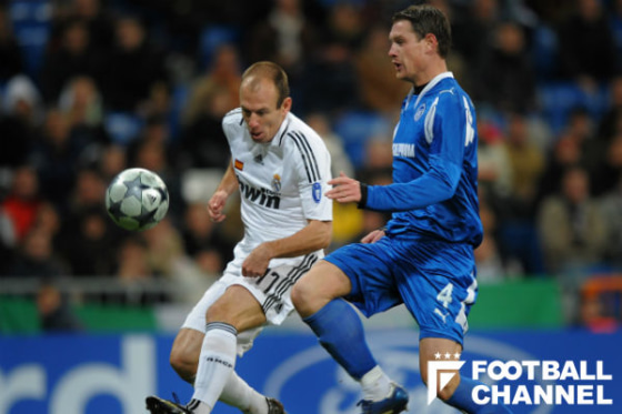 アリエン・ロッベン氏(左)