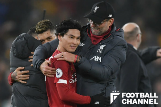 南野拓実（左）とユルゲン・クロップ監督（右）