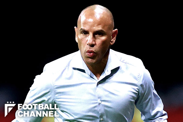 クリス・アーマス