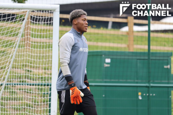 サッカーU-22日本代表でプレーする浦和レッズGK鈴木彩艶